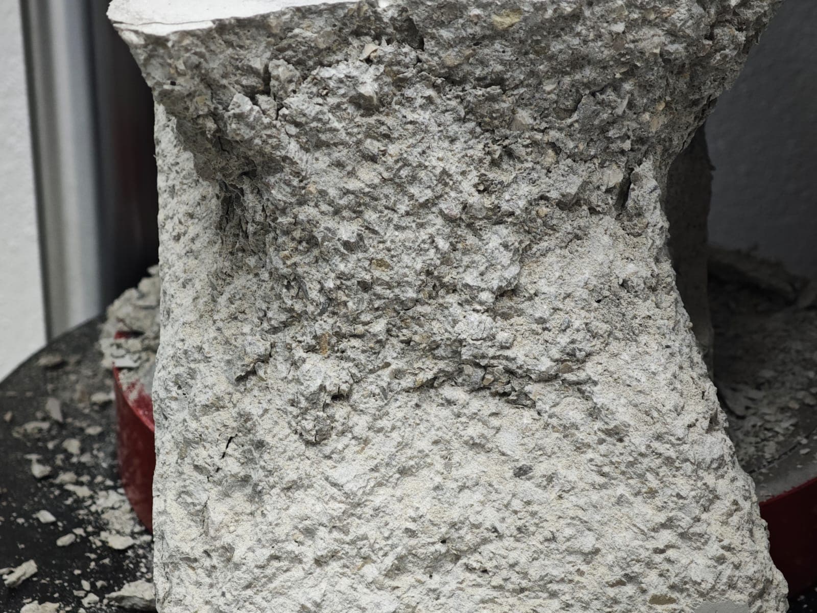 EBB Prüflabor Nürnberg - Betonprüfung nach DIN EN 12390 im akkreditierten Labor